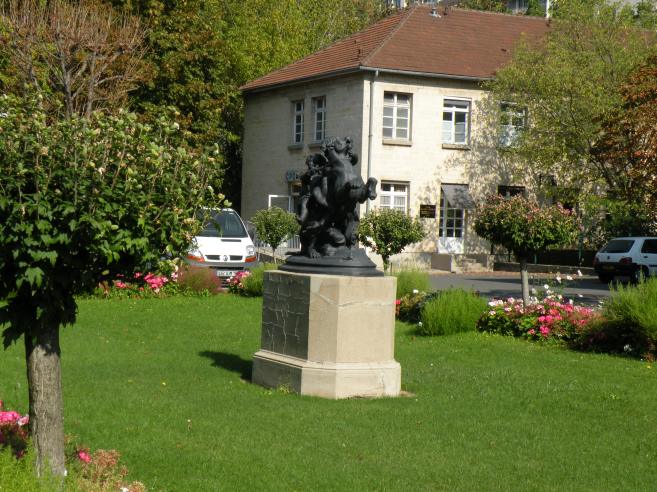  statue, Hôpital Sainte-Anne